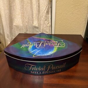 Trivial Pursuit MILLENNIUM Edition 1998 Hasbro - Tin Game